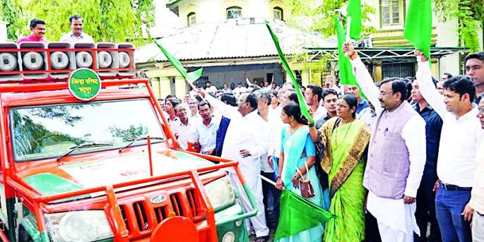 Participate in planting trees to repay the debt of the land | धरतीचे ऋण फेडण्यासाठी वृक्ष लागवडीत सहभागी व्हा Participate in planting trees to repay the debt of the land | धरतीचे ऋण फेडण्यासाठी वृक्ष लागवडीत सहभागी व्हा