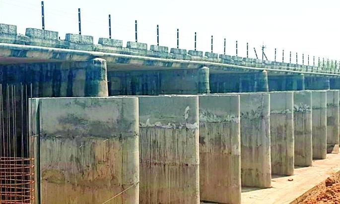 १५ Open traffic lanes with new bridges | १५ नवीन पुलांमुळे रहदारीचा मार्ग मोकळा १५ Open traffic lanes with new bridges | १५ नवीन पुलांमुळे रहदारीचा मार्ग मोकळा