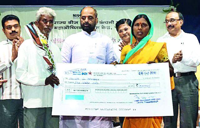 The project seekers will follow up till justice is received - Ahir | प्रकल्पग्रस्तांना न्याय मिळेपर्यंत पाठपुरावा करणार -अहीर