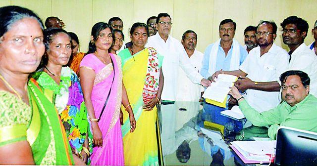 Use basic services in Babupeth area | बाबुपेठ परिसरात मूलभूत सुविधेची वाणवा