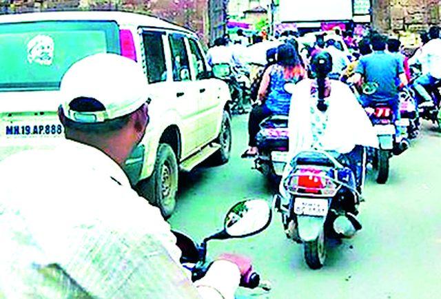 When will traffic stop in Chandrapur? | चंद्रपुरातील वाहतूक कोंडी केव्हा सुटणार?