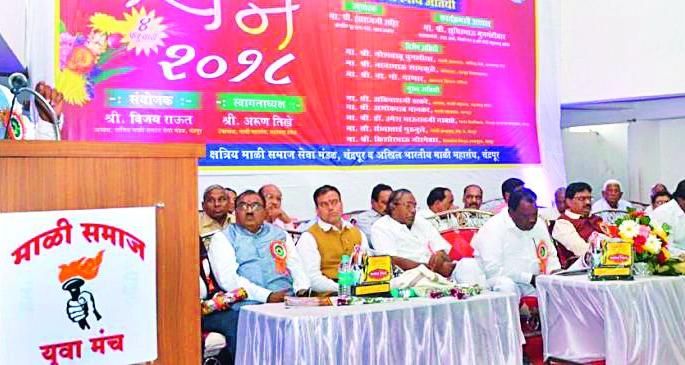 Gyanwantas fight for the welfare of society | ज्ञानवंतांनी समाजाच्या हितासाठी झटावे Gyanwantas fight for the welfare of society | ज्ञानवंतांनी समाजाच्या हितासाठी झटावे