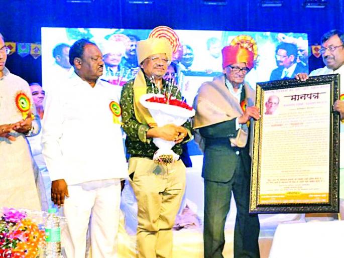 Civil hospitality of architect Ram Sutar | शिल्पकार राम सुतार यांचा नागरी सत्कार Civil hospitality of architect Ram Sutar | शिल्पकार राम सुतार यांचा नागरी सत्कार