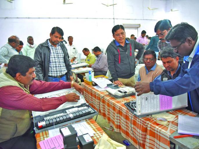 Zilla Parishad Election: 'Seal' installed on voting machines! | जिल्हा परिषद निवडणूक : मतदान यंत्रांना लावले ‘सील’! Zilla Parishad Election: 'Seal' installed on voting machines! | जिल्हा परिषद निवडणूक : मतदान यंत्रांना लावले ‘सील’!