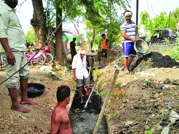 The zonal start to cleaning the drains | नाले सफाईच्या कामांना झोननिहाय सुरुवात  The zonal start to cleaning the drains | नाले सफाईच्या कामांना झोननिहाय सुरुवात