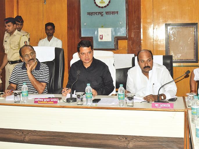District Collector informed mla, mlc's suggestions! | जिल्हाधिकाऱ्यांनी जाणून घेतल्या लोकप्रतिनिधींच्या सूचना !   District Collector informed mla, mlc's suggestions! | जिल्हाधिकाऱ्यांनी जाणून घेतल्या लोकप्रतिनिधींच्या सूचना !
