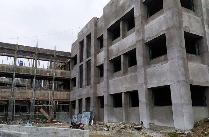 Mohadi's women's hospital will have to wait for a year | मोहाडीच्या महिला रुग्णालयाला पहावी लागणार वर्षभराची वाट Mohadi's women's hospital will have to wait for a year | मोहाडीच्या महिला रुग्णालयाला पहावी लागणार वर्षभराची वाट