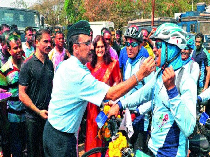 Efforts to revive cyclist group in successful eleven days 1600 km: Joint venture joint commissioner of Police commissioner | प्रयास सायकलिस्ट समूहाची परिक्रमा यशस्वी अकरा दिवसांत १६०० कि.मी : पोलीस आयुक्तालय वायुसेनेचा संयुक्त उपक्रम Efforts to revive cyclist group in successful eleven days 1600 km: Joint venture joint commissioner of Police commissioner | प्रयास सायकलिस्ट समूहाची परिक्रमा यशस्वी अकरा दिवसांत १६०० कि.मी : पोलीस आयुक्तालय वायुसेनेचा संयुक्त उपक्रम