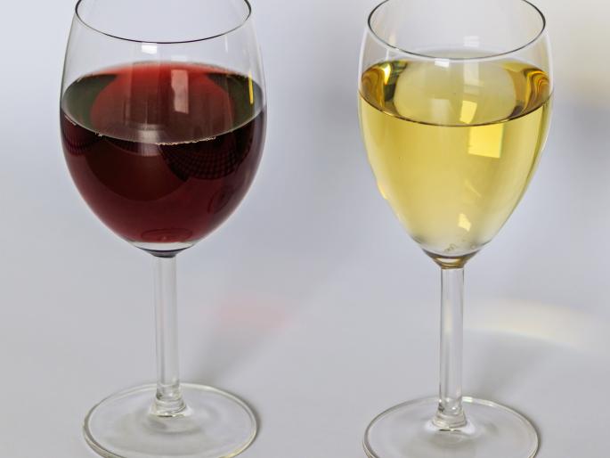 The sale of liquor in Ahmednagar district will start from 10 am tomorrow | उद्या सकाळी दहापासून अहमदनगर जिल्ह्यात मद्यविक्री सुरू होणार The sale of liquor in Ahmednagar district will start from 10 am tomorrow | उद्या सकाळी दहापासून अहमदनगर जिल्ह्यात मद्यविक्री सुरू होणार