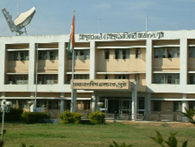 The downstream barrier of Satara repair in Dhule district | धुळे जिल्ह्यात सातबारा दुरुस्तीला सर्व्हरचा डाऊनचा अडथळा The downstream barrier of Satara repair in Dhule district | धुळे जिल्ह्यात सातबारा दुरुस्तीला सर्व्हरचा डाऊनचा अडथळा