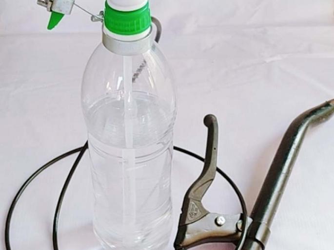 Sanitizer brake spray from the holiday section of the bicycle | सायकलच्या सुट्ट्या भागापासून साकारला सॅनिटायझर ब्रेक स्प्रे Sanitizer brake spray from the holiday section of the bicycle | सायकलच्या सुट्ट्या भागापासून साकारला सॅनिटायझर ब्रेक स्प्रे