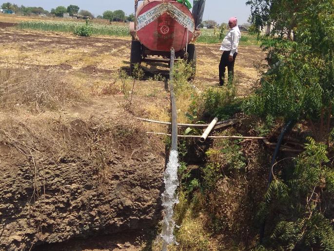 Demand for another tanker in Deshman | देशमानेत आणखी एका टॅँकरची मागणी