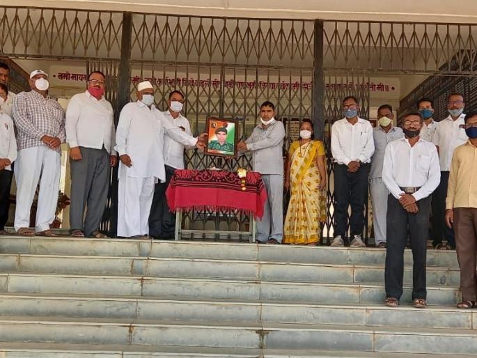 Distribution of prizes to the meritorious people of Mohadi | मोहाडीतील गुणवंतांना पारितोषिकाचे वाटप Distribution of prizes to the meritorious people of Mohadi | मोहाडीतील गुणवंतांना पारितोषिकाचे वाटप