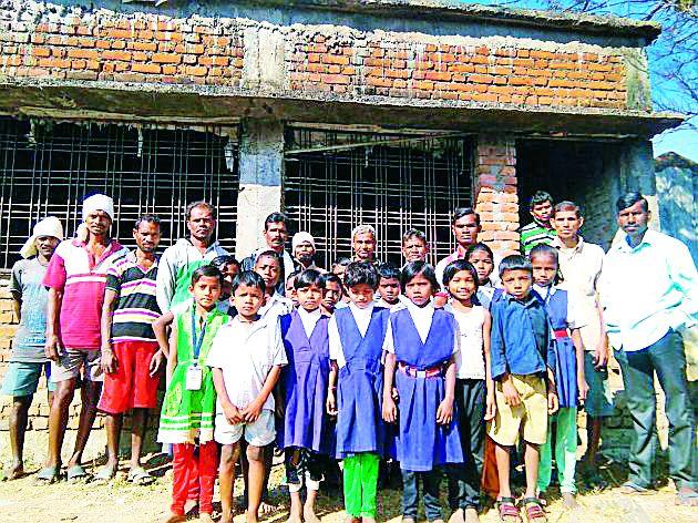 Four squares in the same room | एकाच खोलीत भरतात चार वर्ग  Four squares in the same room | एकाच खोलीत भरतात चार वर्ग