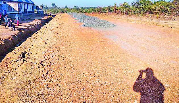 The last stage of the break test track | ब्रेक टेस्ट ट्रॅक अंतिम टप्प्यात The last stage of the break test track | ब्रेक टेस्ट ट्रॅक अंतिम टप्प्यात