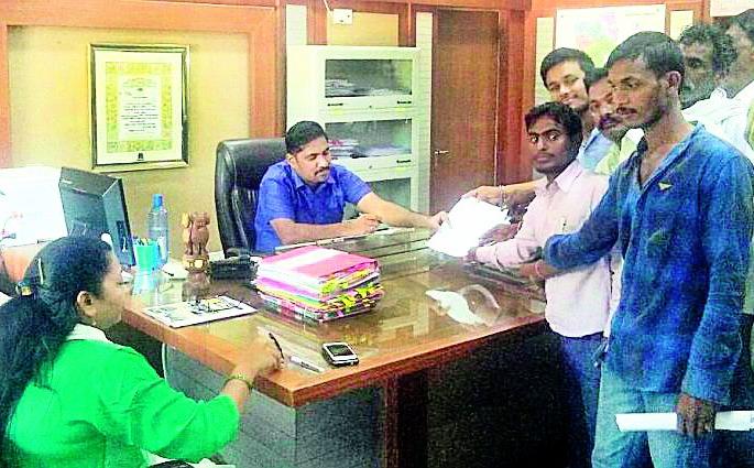 Give compensation to Medi Gadda project affected people | मेडिगड्डा प्रकल्पग्रस्तांना योग्य मोबदला द्या Give compensation to Medi Gadda project affected people | मेडिगड्डा प्रकल्पग्रस्तांना योग्य मोबदला द्या