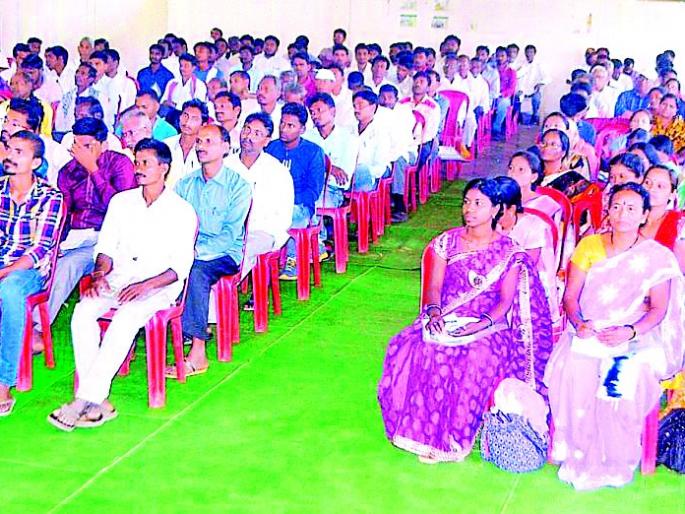 Animal lessons for hundreds of farmers | शेकडो शेतकऱ्यांना पशुपालनाचे धडे