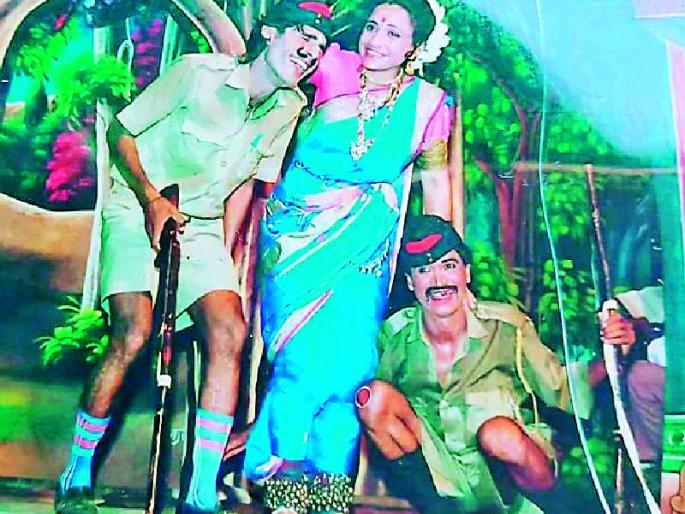 Tremendous theater in the journey from the bullock cart to the motorbike | बैलगाडी ते मोटारकारपर्यंतच्या प्रवासात झाडीपट्टी रंगभूमी समृद्ध Tremendous theater in the journey from the bullock cart to the motorbike | बैलगाडी ते मोटारकारपर्यंतच्या प्रवासात झाडीपट्टी रंगभूमी समृद्ध