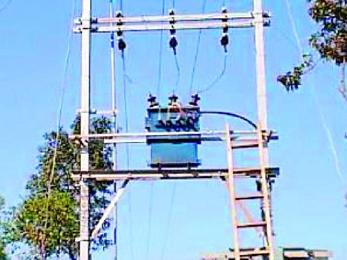 Mobile ineffective as soon as the power goes out | वीज जाताच मोबाईल कुचकामी Mobile ineffective as soon as the power goes out | वीज जाताच मोबाईल कुचकामी