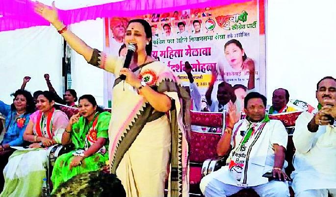 Women's power can not be trickled down | महिलाशक्तीला कमी लेखून चालणार नाही