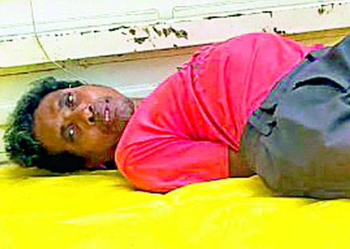 A crazy husband killed his wife by stabbing her with a sharp knife | वेडसर पतीने केली पत्नीची धारदार सुरीने वार करून हत्या A crazy husband killed his wife by stabbing her with a sharp knife | वेडसर पतीने केली पत्नीची धारदार सुरीने वार करून हत्या