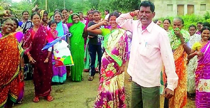 Women's demonstrations against liquor sale | दारूविक्रीविरोधात महिलांची निदर्शने Women's demonstrations against liquor sale | दारूविक्रीविरोधात महिलांची निदर्शने