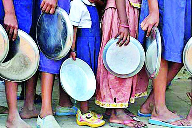 Now let them get stuck in the stomach! | आता त्यांच्याही पोटात खिचडी जाऊ द्या! Now let them get stuck in the stomach! | आता त्यांच्याही पोटात खिचडी जाऊ द्या!