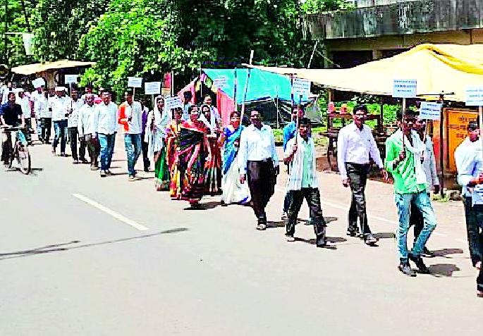 OBC's protest against the government's resentment | सरकारविरोधात ओबीसींचा रस्त्यावर उतरून आक्रोश OBC's protest against the government's resentment | सरकारविरोधात ओबीसींचा रस्त्यावर उतरून आक्रोश