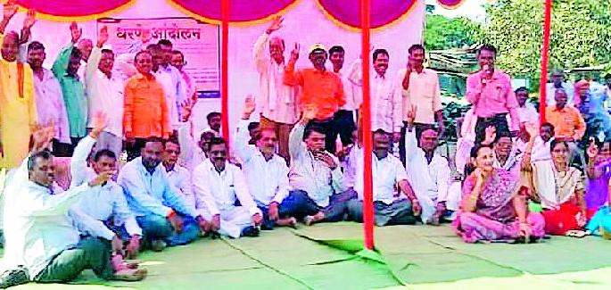 Demand Movement for Demand for Ashti Taluka | आष्टी तालुका निमिर्तीच्या मागणीसाठी धरणे आंदोलन