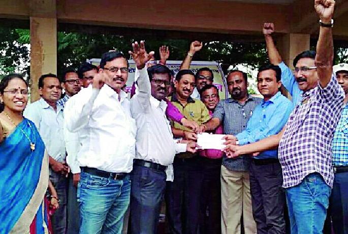 Hold vocational teachers | व्होकेशनल शिक्षकांचे धरणे