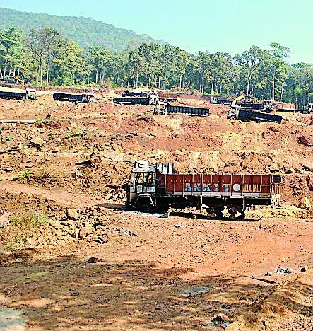 Surajadad Hill Workers Fasting | सुरजागड पहाडीवरील कामगारांचे उपोषण