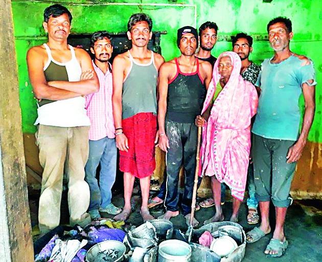 A fire in a widow's house in Girolah | गिरोल्यात विधवेच्या घराला आग A fire in a widow's house in Girolah | गिरोल्यात विधवेच्या घराला आग