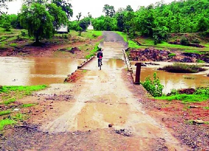 When will the bridge be damaged? | जीर्ण झालेल्या पुलाची दखल केव्हा घेणार? When will the bridge be damaged? | जीर्ण झालेल्या पुलाची दखल केव्हा घेणार?
