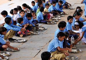 The school teacher confused by the new order of school nutrition | शालेय पोषण आहाराच्या नवीन आदेशाने शिक्षकवर्ग संभ्रमात The school teacher confused by the new order of school nutrition | शालेय पोषण आहाराच्या नवीन आदेशाने शिक्षकवर्ग संभ्रमात