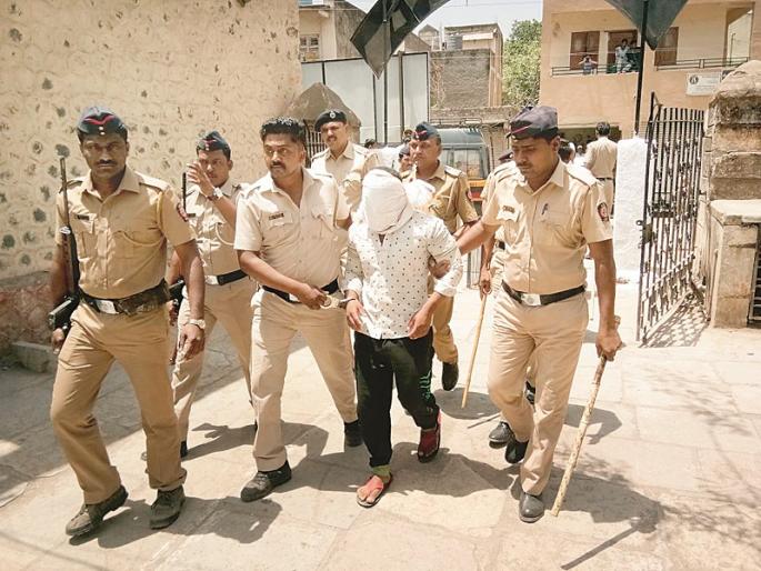 Govind Gaikwad, the main accused in Jamkhed massacre, was arrested by the police cell | जामखेड हत्याकांडातील प्रमुख आरोपी गोविंद गायकवाडला पोलीस कोठडी Govind Gaikwad, the main accused in Jamkhed massacre, was arrested by the police cell | जामखेड हत्याकांडातील प्रमुख आरोपी गोविंद गायकवाडला पोलीस कोठडी