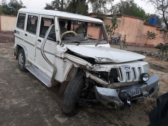 Jeep accident; 10 pilgrims injured | जीपला अपघात; १0 भाविक जखमी Jeep accident; 10 pilgrims injured | जीपला अपघात; १0 भाविक जखमी