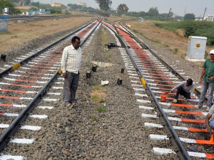 'DRM' is the ears of the officials! | ‘डीआरएम’ नी टोचले अधिकाऱ्यांचे कान !