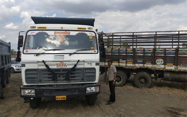 Crime branch action against sand smugglers | स्थानिक गुन्हे शाखेची गोदापात्रात कारवाई