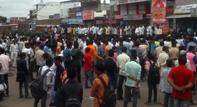 Dhangar community movement agitated | धनगर समाजाचे आंदोलन पेटले Dhangar community movement agitated | धनगर समाजाचे आंदोलन पेटले