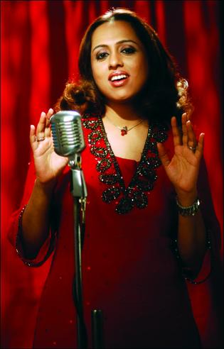 Vaishali Samant's live concert in Aurangabad on women's day | सुरांचा नजराणा अन् महिला कर्तृत्वाला सलाम !