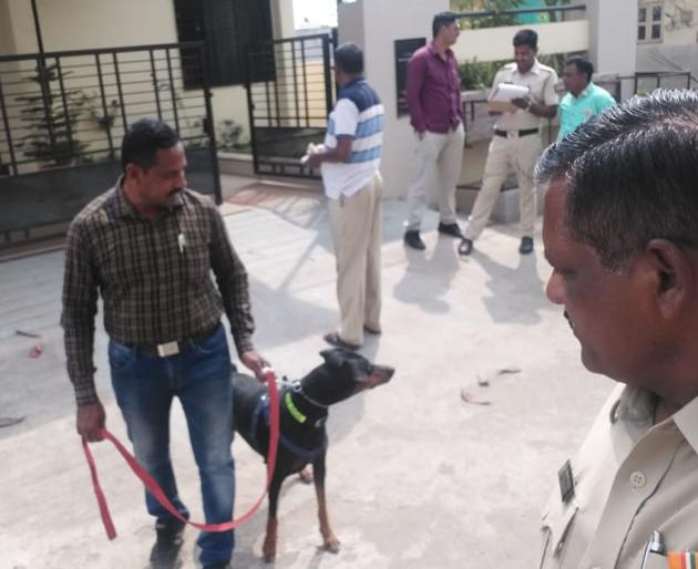 merchant's house broken | व्यापाऱ्याचे घर फोडून साडेतीन लाखांचा माल लंपास