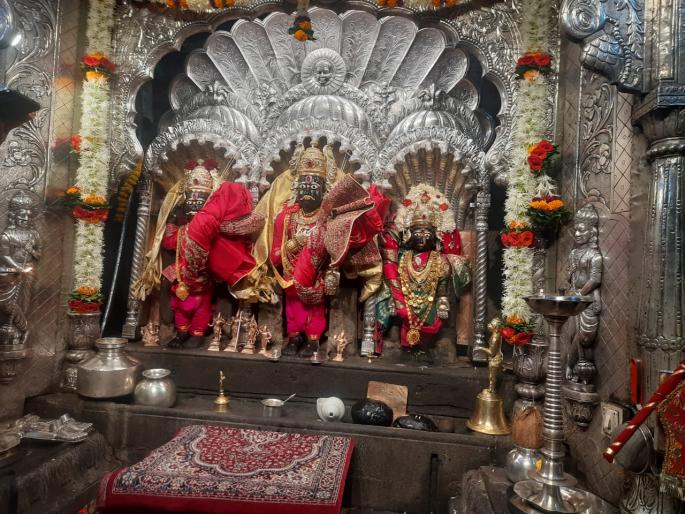 A fragrant bath for Kalarama! | काळारामाला सुवासिक स्नान !