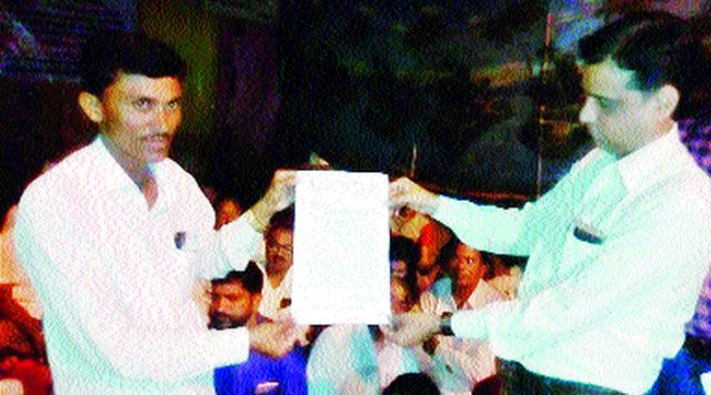 Khalp is behind the hunger strike of the villagers | खालप ग्रामस्थांचे उपोषण मागे