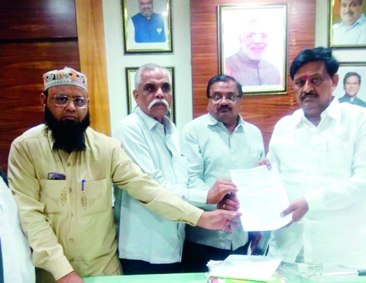 Release the package immediately for the machine | यंत्रमागासाठी ताबडतोब पॅकेज जाहीर करा