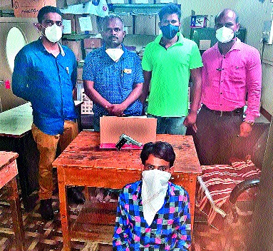 One arrested with a pistol | पिस्तूलसह एकास अटक One arrested with a pistol | पिस्तूलसह एकास अटक