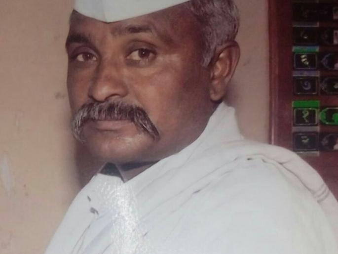 Former sarpanch killed by an unknown vehicle | अज्ञात वाहनाच्या धडकेने माजी सरपंच ठार Former sarpanch killed by an unknown vehicle | अज्ञात वाहनाच्या धडकेने माजी सरपंच ठार