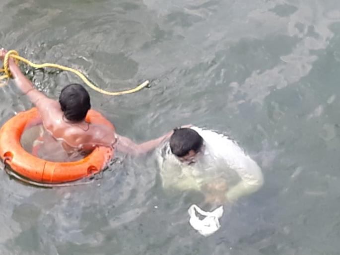 Young man drowns in dam while taking selfie | सेल्फी काढताना धरणात बुडून तरुणाचा मृत्यू