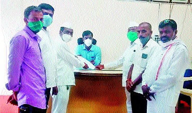 Demand for non-closure of District Bank branch | जिल्हा बॅँकेची शाखा बंद न करण्याची मागणी