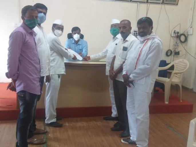 Demand for debt waiver, electricity bill waiver for farmers | शेतकऱ्यांना कर्जमाफी, वीजबिल माफीची मागणी Demand for debt waiver, electricity bill waiver for farmers | शेतकऱ्यांना कर्जमाफी, वीजबिल माफीची मागणी