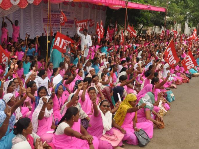 The 'Asha' agitators who came for justice are in trouble for water | न्याय हक्कासाठी आलेल्या ‘आशा’ आंदोलकांचे पाण्यासाठी हाल The 'Asha' agitators who came for justice are in trouble for water | न्याय हक्कासाठी आलेल्या ‘आशा’ आंदोलकांचे पाण्यासाठी हाल